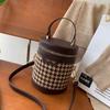 Bolsa feminina com estampa de leopardo e estilo outono e inverno 2021, nova bolsa crossbody de nicho da moda, bolsa cilíndrica portátil da moda