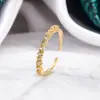 Conjunto de Quatro Peças de Anéis Lisos Multicamadas de Ouro Ultra Finos para Mulheres, Estilo de Luxo de Nicho, Anéis Elegantes e de Alto Padrão para o Dedo Indicador
