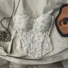 Top ajustado de encaje floral fresco estilo francés con retazos