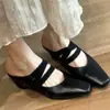Primer Encuentro con las Pantuflas Cerradas de Tira Cruzada Estilo Francés para Mujer, Adecuadas para Usar al Aire Libre, con Punta Cuadrada, Suaves y Versátiles, con Aumento Oculto de Altura, Estilo Mary Jane de Media Pantufla