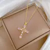 [Acero de titanio] Elegante collar de diamantes con cruz de perla, ligero y lujoso, cadena de clavícula para mujer, cadena de acero de titanio.