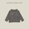 Cardigã de Renda Tricotado para Meninas Primavera e Outono Suéter de Tricô com Botão de Coração para Bebês e Crianças Outerwear Solto Casaco de Lã