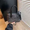 Bolso Pequeño Cuadrado Texturizado de Moda Transfronterizo para Mujer, Nuevo Estilo Verano 2026, Bolso de Hombro a Cuadros con Tachuelas de Diamante, Bolso Cruzado para el Trabajo
