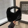 Bolso de Peluche de Mano para Mujer 2022 Nuevo de Moda Otoño e Invierno Bolso Cruzado Versátil de Nicho Bolso de Hombro Bolso Peludo
