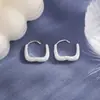 Arete Trapezoidal Arena Flash Ins Europeos Franceses y Americanos Aretes de Gama Alta Aretes de Moda Viento Frío Cara de Arena Hebilla de Oreja en Forma de U