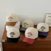 Gorra de béisbol de dos tonos con visera curva, gorra de dibujos animados con pico de pato, adecuada para estudiantes y parejas para el uso diario