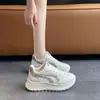 Nuevas zapatillas blancas de suela gruesa, zapatillas deportivas ligeras con cordones estilo ins para mujer, nuevas zapatillas casuales estilo coreano "dad shoes" para mujer, verano 2026