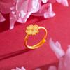 Anel feminino japonês e coreano doce de flor pequena anel vivo boutique ouro areia vigoroso doce estudante trevo da sorte atacado