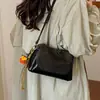 Bolso de mano de alta gama de moda transfronteriza para mujer, bolso cuadrado pequeño retro casual nuevo, versátil para el trabajo, bolso de hombro y bandolera