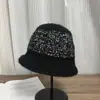Sombrero de pescador tejido con diseño de patchwork, nuevo estilo coreano otoño/invierno 2026, versátil, favorecedor del rostro, moderno y elegante sombrero de cubo