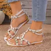 Nuevas sandalias planas abiertas con remaches estilo vintage para mujer, chanclas romanas de moda europea y americana para vacaciones de verano