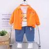 Roupas infantis Conjunto de três peças em jeans 2023 Primavera e Outono Novo estilo ocidental terno para bebês meninos atacado de fábrica