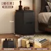 Mesa de Cabeceira de Madeira Maciça Ultrafina para Quarto de Casa Modelo Quente 2025 Pequeno Minimalista Moderno Armário de Armazenamento Sem Instalação