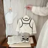 Traje de tweed para niña estilo coreano de principios de otoño, nuevo modelo de primavera y otoño, top de tirantes falso de dos piezas para bebé y jeans de pierna recta