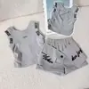 Conjunto de Roupa de Verão para Meninas 2026 Novo Estilo Colete Vazado Shorts Bordados Conjunto de Roupa de Verão Estiloso da Moda para Menininha
