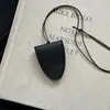 Colar Cordão Magnético Multifuncional de Couro para Óculos de Sol com Clipe para Pendurar no Pescoço para Mulheres, Acessório de Cordão Portátil para Armazenamento de Óculos em Viagens ao Ar Livre