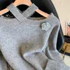 Top de Malha Elegante Estilo Coreano Afinando o Visual com Gola Halter Ombro a Ombro para Mulheres Outono e Inverno 2025 Novo Versátil Redutor de Idade Estilo Preguiçoso Suéter