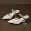 Novas Chinelas de Verão 2026 Antiderrapantes com Strass e Bico Fechado para Mulheres, Sandálias de Verão com Salto Anabela e Bico Fino que São Confortáveis e Não Cansam os Pés, Meias Chinelo