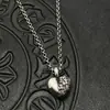 Collar Colgante de Corazón Roto y Lápida de Plata Tailandesa Retro Tendencia Estilo Nicho Europeo y Americano Alto Gama Otoño e Invierno