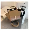 Nova Bolsa Pequena Fosca Feminina Primavera e Verão 2022 Bolsa Transversal com Corrente Europeia e Americana Bolsa de Mão Retro Casual Bolsa Feminina com Asas