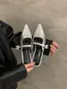 Mules Chuyuji de Salto Grosso e Bico Fechado para Mulheres, Novos Sapatos Mary Jane de Bico Fino Prata Primavera/Verão 2026