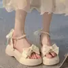 Sandálias Femininas 2026 Novo Estilo Laço Estilo Fada Sola Grossa Tira de Pérola Bico Aberto Romanas Sapatos Femininos Camadas Alto Padrão
