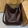 Suministro Exclusivo Transfronterizo de Bolsos Tote de Piel de Vaca Curtida al Vegetal de Primera Capa, Bolsos de Hombro y Cruzados de Cuero Genuino Estilo Casual y Relajado, Directo del Fabricante
