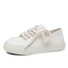 Sapatos brancos casuais respiráveis de dois usos 2023 verão novo estilo slip-on sapatos preguiçosos femininos tênis de lona meio arrasto