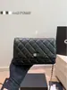 Bolsa WOC em couro texturizado caviar com padrão de losangos estilo Chanel, Bolsa de ombro transversal com corrente Chanel para celular para mulheres