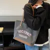 Bolsa de Lona Bordada com Letras Estilo Harajuku da Moda para Estudantes, Bolsa Tote Versátil Japonesa de Grande Capacidade, Bolsa de Ombro da Moda