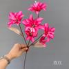 Lirio de doble pétalo de 6 cabezas, simulación de boda, arte floral, diseño de escena de boda, guía de camino de flores de seda, fila de flores, decoración alta, flor falsa