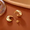 Pendientes Clásicos Franceses Retro Dorados en Forma de C Diseño de Nicho Pendientes de Moda de Gama Alta Pendientes de Cobre Chapados en Oro Real de 18K