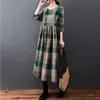 Foto real del nuevo vestido casual de otoño 2026, elegante, de cuadros, talla grande, de algodón y lino, cuello redondo, corte holgado, patchwork, de longitud media