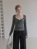 Camiseta de manga larga a rayas ummoimoi para mujer, nuevo estilo de otoño con diseño retorcido, única y de nicho, adecuada como top de capa base