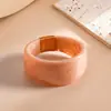 Pulseras redondas de resina acrílica de colores transfronterizas europeas y americanas, sensación de lujo ligero de alta gama, pulseras simples y elegantes al por mayor