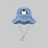 Chapéu de Pescador Cowboy Fofo para Primavera e Verão com Bordado, Design Versátil de Pinguim, Chapéu de Balde Simples Lavado para Proteger do Sol, Retrô