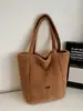 Bolsa Feminina de Caxemira Estilo Retro Coreano 2025 Nova Bolsa de Ombro Tote para Outono e Inverno Bolsa Transversal Grande Capacidade para o Dia a Dia