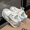 Tênis esportivos infantis 2026 outono novo modelo sola macia para meninos casuais tênis de treino alemão para meninas malha moda tênis Forrest Gump