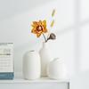 Vaso de Cerámica Artístico Blanco Liso Nórdico Espacio de Sala de Exposiciones de Diseñador Decoración Suave Suministro al por Mayor Recipiente para Exhibición de Flores Secas