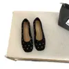 Sapatilhas quadradas estilosas e com aparência doce, de salto baixo, com palmilhas ocultas que aumentam a altura, sapatilhas versáteis 2026, sapatos de vovó, outros estilos em estoque