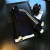 Moletom cardigã esportivo listrado estilo americano para homens, coleção de outono, design desconstruído de peso pesado, corte de ombro regular, jaqueta baseball de três listras