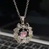 Collar con Cadena para Clavícula de Mujer con Lazo de Guirnalda de Corazones Lujo Accesible Diseño de Nicho Navidad Ins Mejor Amiga