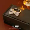 Anel Aberto de Zircônia em Forma de Laço Elegante Luxo Leve Estilo Frio Anel de Dedo Refinado Versátil Joia de Moda de Alta Qualidade