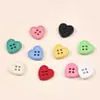 Botones con Forma de Corazón con Bordes Delgados de Colores, Botones de Plástico del Fabricante, En Stock Botones de Dibujos Animados con Forma de Corazón de Cuatro Agujeros para Abrigos Infantiles