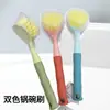 Escova de panela de duas cores com cabo grosso remove facilmente a gordura e não retém manchas de óleo. Escova multifuncional de cerdas plásticas para lavar panelas e louças na cozinha