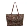 Bolsas tote europeias e americanas transfronteiriças no atacado para mulheres, nova coleção outono 2026, bolsas de ombro estilosas com estampa de leopardo, bolsas para o dia a dia e bolsas de ombro