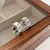 Pendientes de plata de ley S925 con forma de hombrecito de jengibre y oso para mujer, estilo retro, estilo coreano, con hebilla y grafiti antiguo.