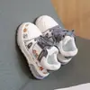 Sapatos para Meninas 2026 Primavera e Outono Novo Modelo Tênis Esportivos Infantis Respiráveis Estilo Coreano Solado Macio Tênis Casuais da Moda para Meninos