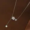 Cadena de Clavícula de Zirconia Micro-pavimentada Bañada en Oro Real para Mujer, Colgante de Concha Natural con Borla de Margarita, Sensación de Alta Gama, Venta al por Mayor