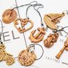 Pequeño Regalo de Taobao Imitación Madera Pequeño Colgante Cadena para Teléfono Móvil Llavero Hebilla para Pareja Joyería al Por Mayor Distribuido Aleatoriamente